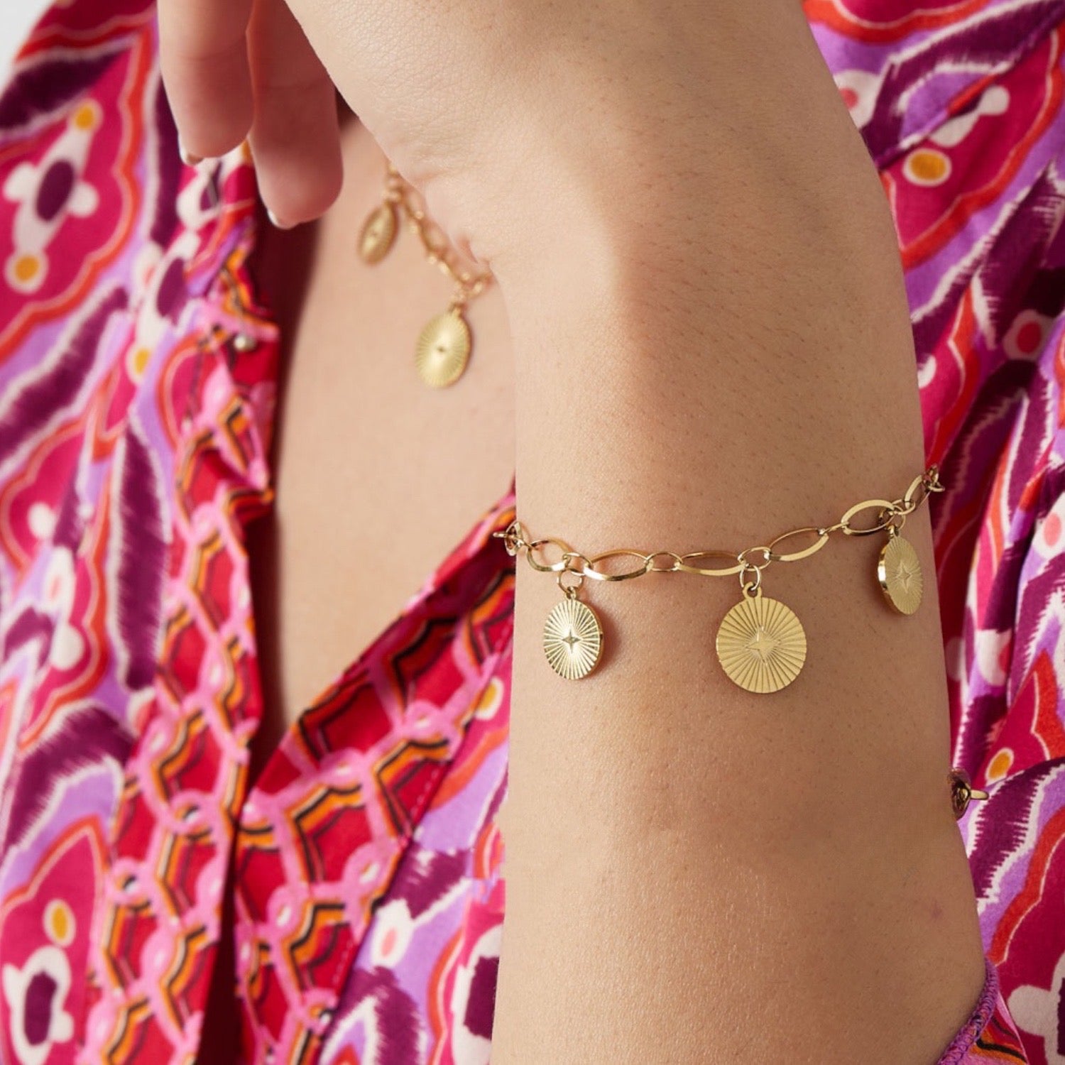 Bracciale con pendenti a stelle gold - [Emily_Morel]